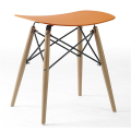 chaise de loisirs de tabouret en plastique de jambe en bois